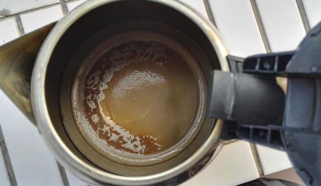 暖壶里的水垢很严重怎么去除 热水壶里面的水垢去除方法