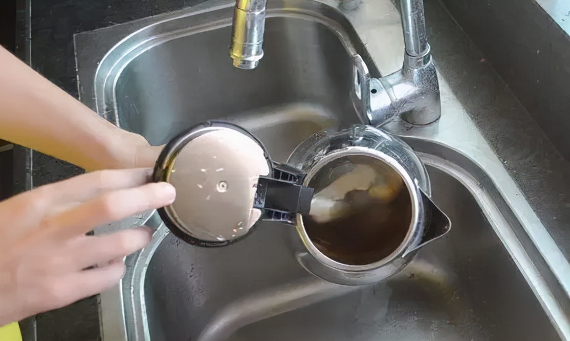 电水壶里的水垢怎样快速清洗 热水壶里水垢怎样清除干净