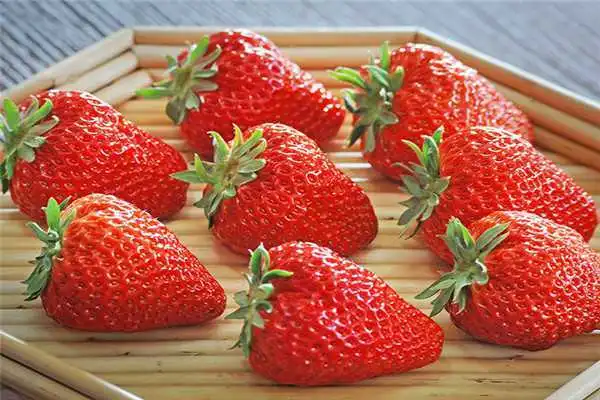 草莓储存一周时间方法及步骤 冬季草莓怎么存放时间长