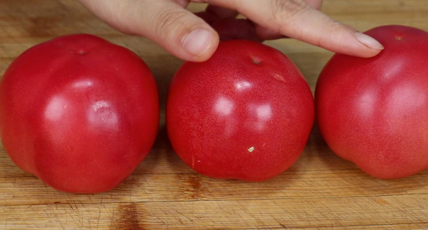 西红柿去皮最快的方法 西红柿三招快速去皮技巧