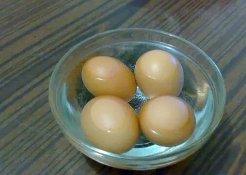 鸡蛋是冷水下锅还是热水下锅 冷水下鸡蛋还是热水下鸡蛋