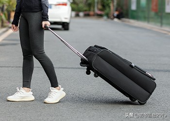 100寸行李箱有多大 32寸行李箱尺寸是多大